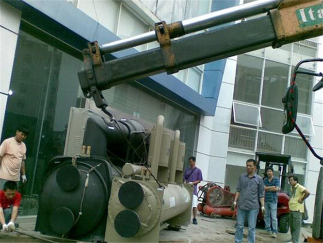 双清区随车吊和汽车吊的核心区别是什么？哪种更省钱？